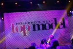 Hilversum 21 oktober 2013
Anouk Smulders presenteert de finale van Hollands next top model HNTM in studio 21 . de finalisten zijn Bo Anke Nikki en Delorian. Nikki wordt uiteindelijk HNTM.