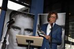 Amsterdam 18 oktober 2013
Presentatie boek Dennis Bergkamp. Johan Cruijff neemt het eerste boek in ontvangst. Schrijver Jaap Visser