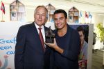 Amsterdam 30 oktober 2013
Jan Smit krijgt uit handen van de Hr Jan v d Broek de ditjes en datjes award en een cheque voor SOS kinderdorpen.