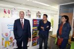 Amsterdam 30 oktober 2013
Jan Smit krijgt uit handen van de Hr Jan v d Broek de ditjes en datjes award en een cheque voor SOS kinderdorpen.