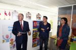Amsterdam 30 oktober 2013
Jan Smit krijgt uit handen van de Hr Jan v d Broek de ditjes en datjes award en een cheque voor SOS kinderdorpen.