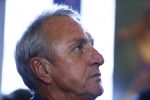 Amsterdam 18 oktober 2013
Presentatie boek Dennis Bergkamp. Johan Cruijff neemt het eerste boek in ontvangst.
