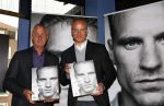 Amsterdam 18 oktober 2013
Presentatie boek Dennis Bergkamp. Johan Cruijff neemt het eerste boek in ontvangst.