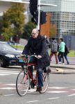 Amsterdam 17 oktober 2013
Nieuwslezer Philip Freriks op de fiets in Amsterdam