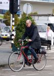 Amsterdam 17 oktober 2013
Nieuwslezer Philip Freriks op de fiets in Amsterdam