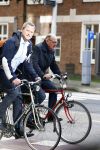 Amsterdam 17 oktober 2013
Nieuwslezer Philip Freriks op de fiets in Amsterdam