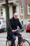Amsterdam 17 oktober 2013
Nieuwslezer Philip Freriks op de fiets in Amsterdam
