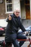 Amsterdam 17 oktober 2013
Nieuwslezer Philip Freriks op de fiets in Amsterdam