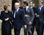 Delft 2 november 2013
Herdenkingsdienst voor prins Friso in de grote kerk in Delft.
Pieter v Vollenhoven met Prins Margriet en enkele kinderen