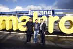 Amsterdam 29 oktober 2013
Rene Froger en Jonnie Boer mogen 4.5 minuten winkelen in de makro ( 4 jarig bestaan) en de waarde die ze winkelen krijgt de voedselbank in euro's uitgekeerd. Ze shopten 15 euro bij elkaar.