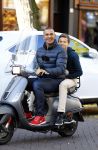 Amsterdam 24 oktober 2013
Ruud en Maxim Gullit op de vespa scooter