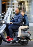 Amsterdam 24 oktober 2013
Ruud en Maxim Gullit op de vespa scooter