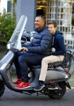 Amsterdam 24 oktober 2013
Ruud en Maxim Gullit op de vespa scooter