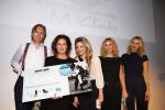 Amsterdam 14 oktober 2013
Jort Kelder en Lauren Verster presenteren de Marie Claire starters award. winnares Sanne Tummers
