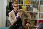 Amsterdam 4 november 2014
Presentatie sinterklaasboeken in de bibliotheek van Amsterdam. Aanwezig zijn Albert Verlinde Winston Gerschtanowitz Andre Kuipers en Paul v Vliet.