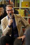 Amsterdam 4 november 2014
Presentatie sinterklaasboeken in de bibliotheek van Amsterdam. Aanwezig zijn Albert Verlinde Winston Gerschtanowitz Andre Kuipers en Paul v Vliet.