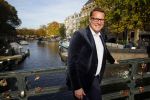 Amsterdam 27 oktober 2014
Presentatie nieuwe castleden Naast Freek Bartels en Bill van Dijk zijn ook Tony Neef (Sonneveld), Mariska van Kolck (Conny Stuart) en Cindy Bell (de lifter) te zien in Sonneveld. Albert Verlinde is de producent.