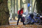 Amsterdam 30 oktober 2014
Astrid Joosten stapt uit haar audi A5 cabrio bij haar huis.