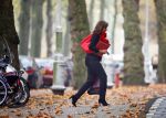 Amsterdam 30 oktober 2014
Astrid Joosten stapt uit haar audi A5 cabrio bij haar huis.