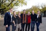 Amsterdam 27 oktober 2014
Presentatie nieuwe castleden Naast Freek Bartels en Bill van Dijk zijn ook Tony Neef (Sonneveld), Mariska van Kolck (Conny Stuart) en Cindy Bell (de lifter) te zien in Sonneveld. Albert Verlinde is de producent.