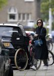 Amsterdam 15 oktober 2014
Carice v Houten met haar manager op straat
