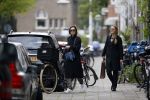 Amsterdam 15 oktober 2014
Carice v Houten met haar manager op straat