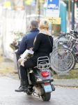Amsterdam 1 november 2014
Caroline Tensen met haar man Ernst Jan Smids op hun vespa scooter.