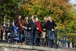 Amsterdam 27 oktober 2014
Presentatie nieuwe castleden Naast Freek Bartels en Bill van Dijk zijn ook Tony Neef (Sonneveld), Mariska van Kolck (Conny Stuart) en Cindy Bell (de lifter) te zien in Sonneveld. Albert Verlinde is de producent.