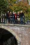 Amsterdam 27 oktober 2014
Presentatie nieuwe castleden Naast Freek Bartels en Bill van Dijk zijn ook Tony Neef (Sonneveld), Mariska van Kolck (Conny Stuart) en Cindy Bell (de lifter) te zien in Sonneveld. Albert Verlinde is de producent.