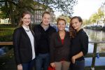 Amsterdam 27 oktober 2014
Presentatie nieuwe castleden Naast Freek Bartels en Bill van Dijk zijn ook Tony Neef (Sonneveld), Mariska van Kolck (Conny Stuart) en Cindy Bell (de lifter) te zien in Sonneveld. Albert Verlinde is de producent.