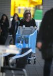 Amsterdam 31 oktober 2014
Connie Breukhoven doet boodschappen bij Albert Heijn op het gelderlandplein
