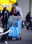 Amsterdam 31 oktober 2014
Connie Breukhoven doet boodschappen bij Albert Heijn op het gelderlandplein