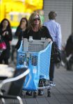 Amsterdam 31 oktober 2014
Connie Breukhoven doet boodschappen bij Albert Heijn op het gelderlandplein