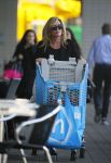 Amsterdam 31 oktober 2014
Connie Breukhoven doet boodschappen bij Albert Heijn op het gelderlandplein