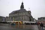 Maastricht, 29 Oktober 2014
Het Gemeentehuis van Maastricht op de markt, de Gay Kroeg bij de Markt en het appratement waar Onno Hoes woont