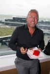 Schiphol 4 november 2014
Gordon komt terug van zijn kitkat break op een onbewoond eiland.