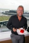 Schiphol 4 november 2014
Gordon komt terug van zijn kitkat break op een onbewoond eiland.