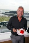 Schiphol 4 november 2014
Gordon komt terug van zijn kitkat break op een onbewoond eiland.