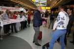 Schiphol 26 oktober 2014
Gordon vertrekt vanaf schiphol voor een reclamestunt van Kitkat naar een onbewoond eiland.