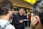 Schiphol 26 oktober 2014
Gordon vertrekt vanaf schiphol voor een reclamestunt van Kitkat naar een onbewoond eiland.