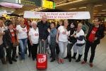 Schiphol 26 oktober 2014
Gordon vertrekt vanaf schiphol voor een reclamestunt van Kitkat naar een onbewoond eiland.