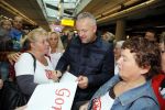 Schiphol 26 oktober 2014
Gordon vertrekt vanaf schiphol voor een reclamestunt van Kitkat naar een onbewoond eiland.