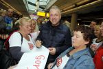 Schiphol 26 oktober 2014
Gordon vertrekt vanaf schiphol voor een reclamestunt van Kitkat naar een onbewoond eiland.