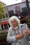 Amsterdam 28 oktober 2014
Presentatie boek Casa Rosso met Jan Otten en Rob v Hulst. Karin Bloemen reikt het eerste boek uit.