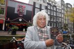 Amsterdam 28 oktober 2014
Presentatie boek Casa Rosso met Jan Otten en Rob v Hulst. Karin Bloemen reikt het eerste boek uit.