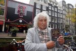 Amsterdam 28 oktober 2014
Presentatie boek Casa Rosso met Jan Otten en Rob v Hulst. Karin Bloemen reikt het eerste boek uit.