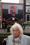 Amsterdam 28 oktober 2014
Presentatie boek Casa Rosso met Jan Otten en Rob v Hulst. Karin Bloemen reikt het eerste boek uit.
