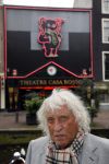 Amsterdam 28 oktober 2014
Presentatie boek Casa Rosso met Jan Otten en Rob v Hulst. Karin Bloemen reikt het eerste boek uit.