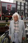Amsterdam 28 oktober 2014
Presentatie boek Casa Rosso met Jan Otten en Rob v Hulst. Karin Bloemen reikt het eerste boek uit.