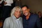 Amsterdam 28 oktober 2014
Presentatie boek Casa Rosso met Jan Otten en Rob v Hulst. Karin Bloemen reikt het eerste boek uit. Jan Otten met Gerard Joling